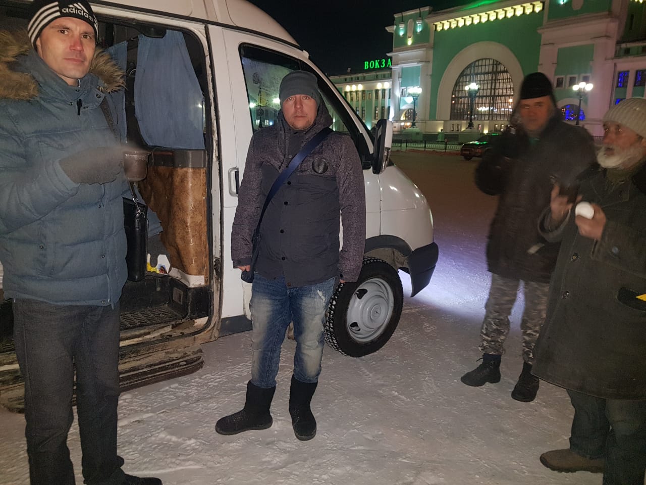 В период морозов по Новосибирску курсирует мобильный пункт обогрева