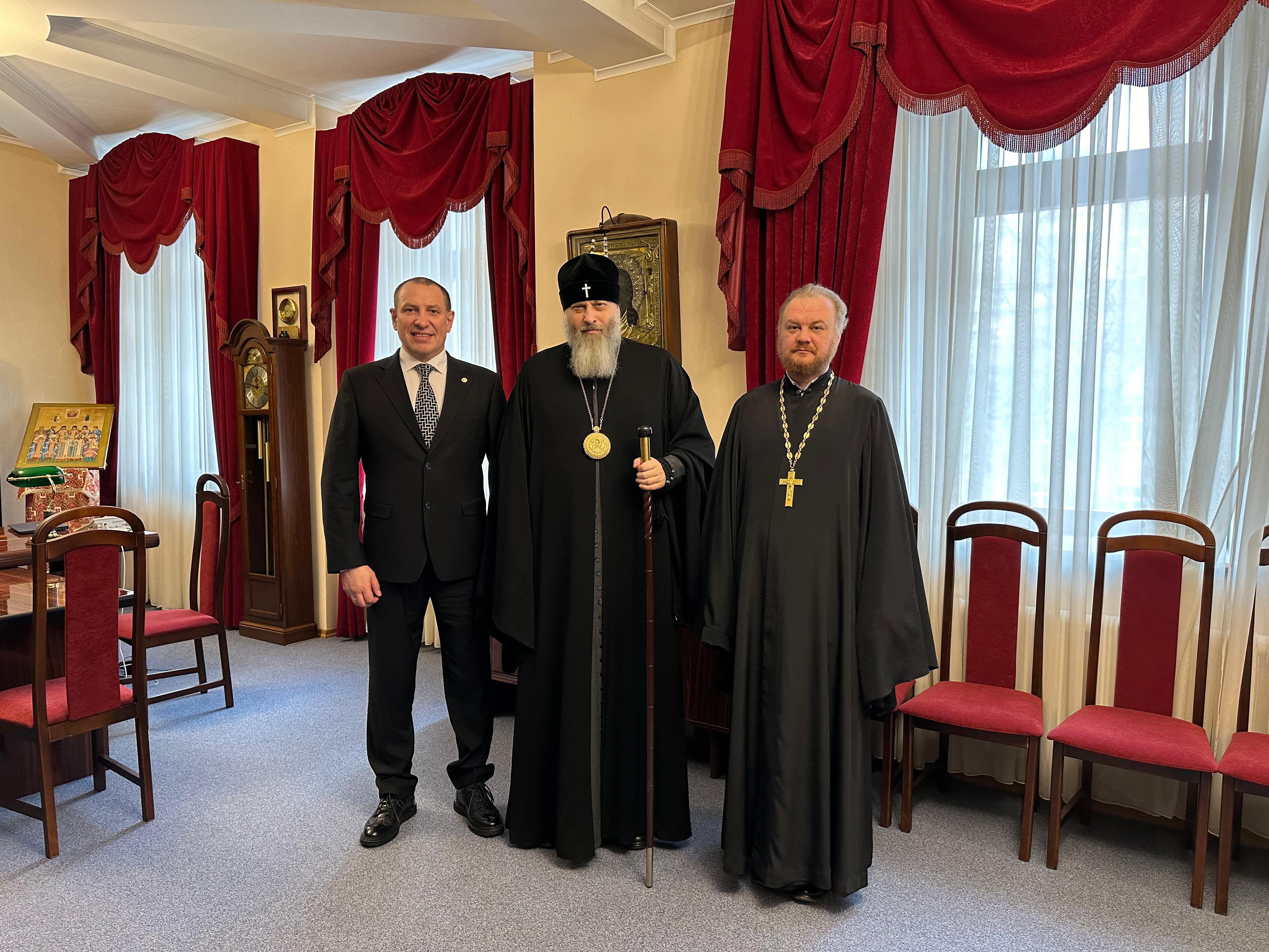 Состоялась встреча митрополита Никодима и председателя Новосибирского отделения ИППО
