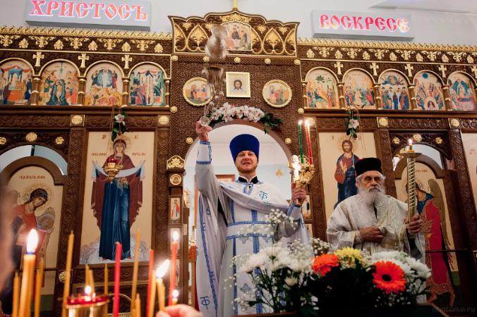 В храме святого благоверного князя Олега Брянского прошли Пасхальные богослужения