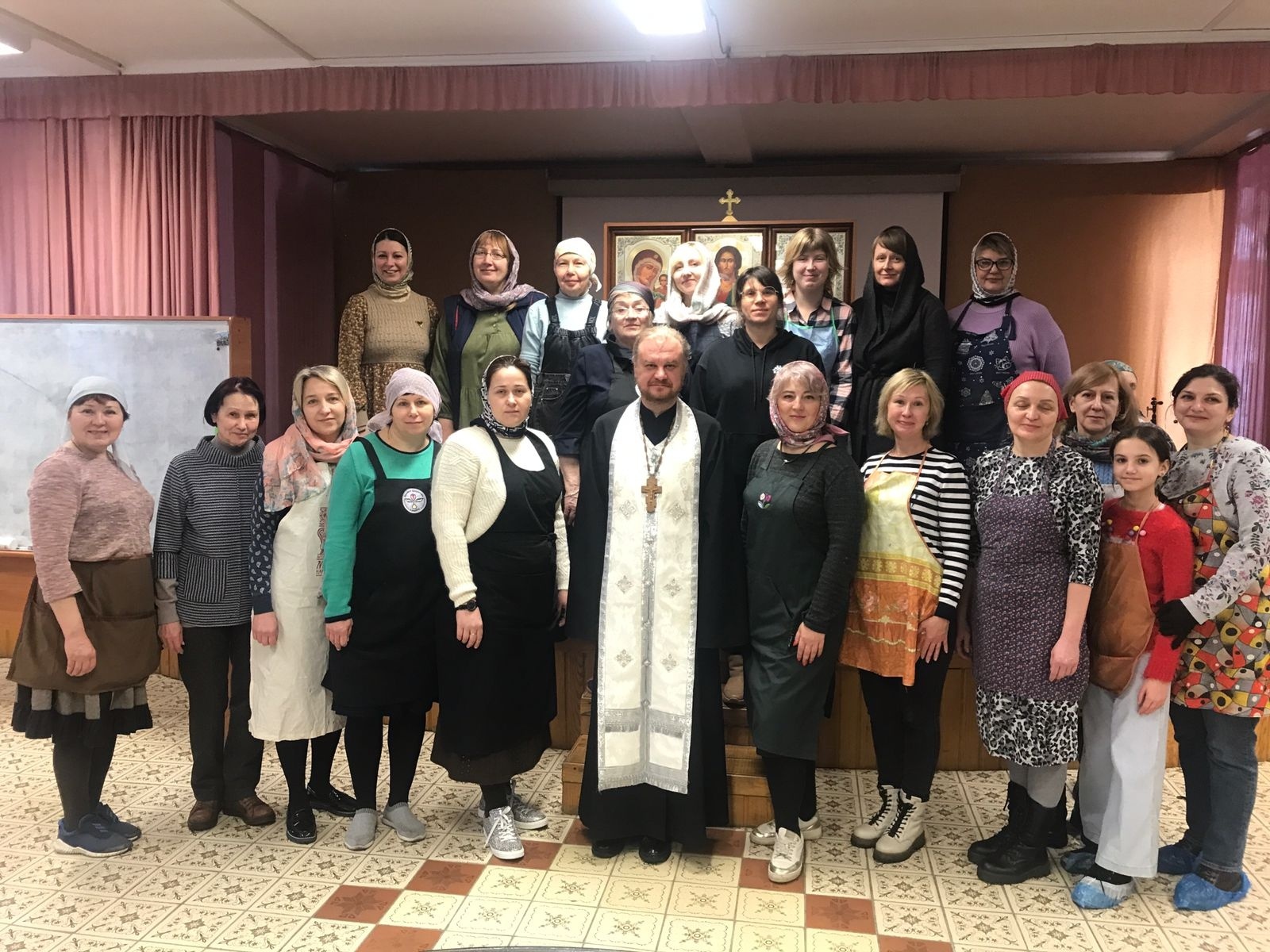 Настоятель нашего храма благословил работу семинара православных флористов