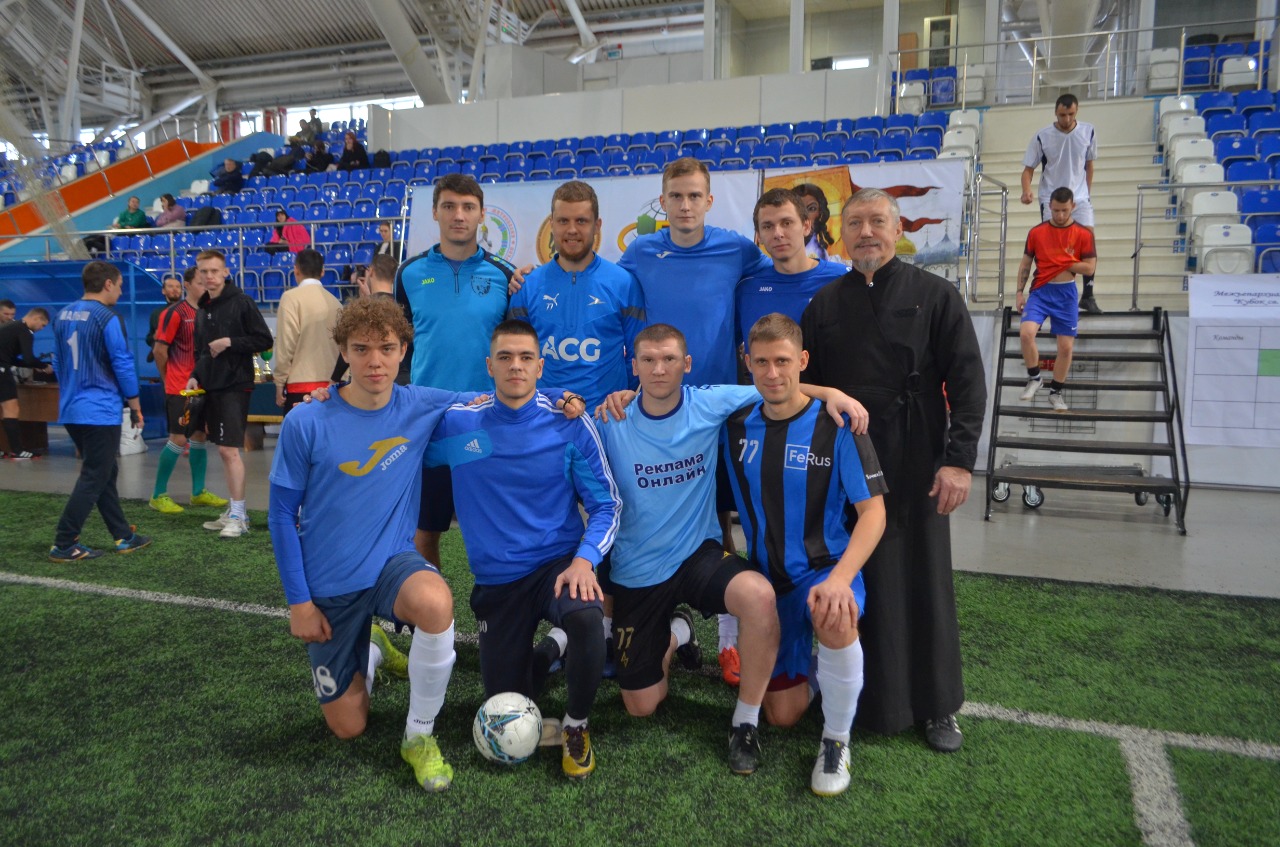 Команда храма Олега Брянского в составе сборной Новосибирской епархии одержала победу на VI Межъепархиальном турнире по футболу