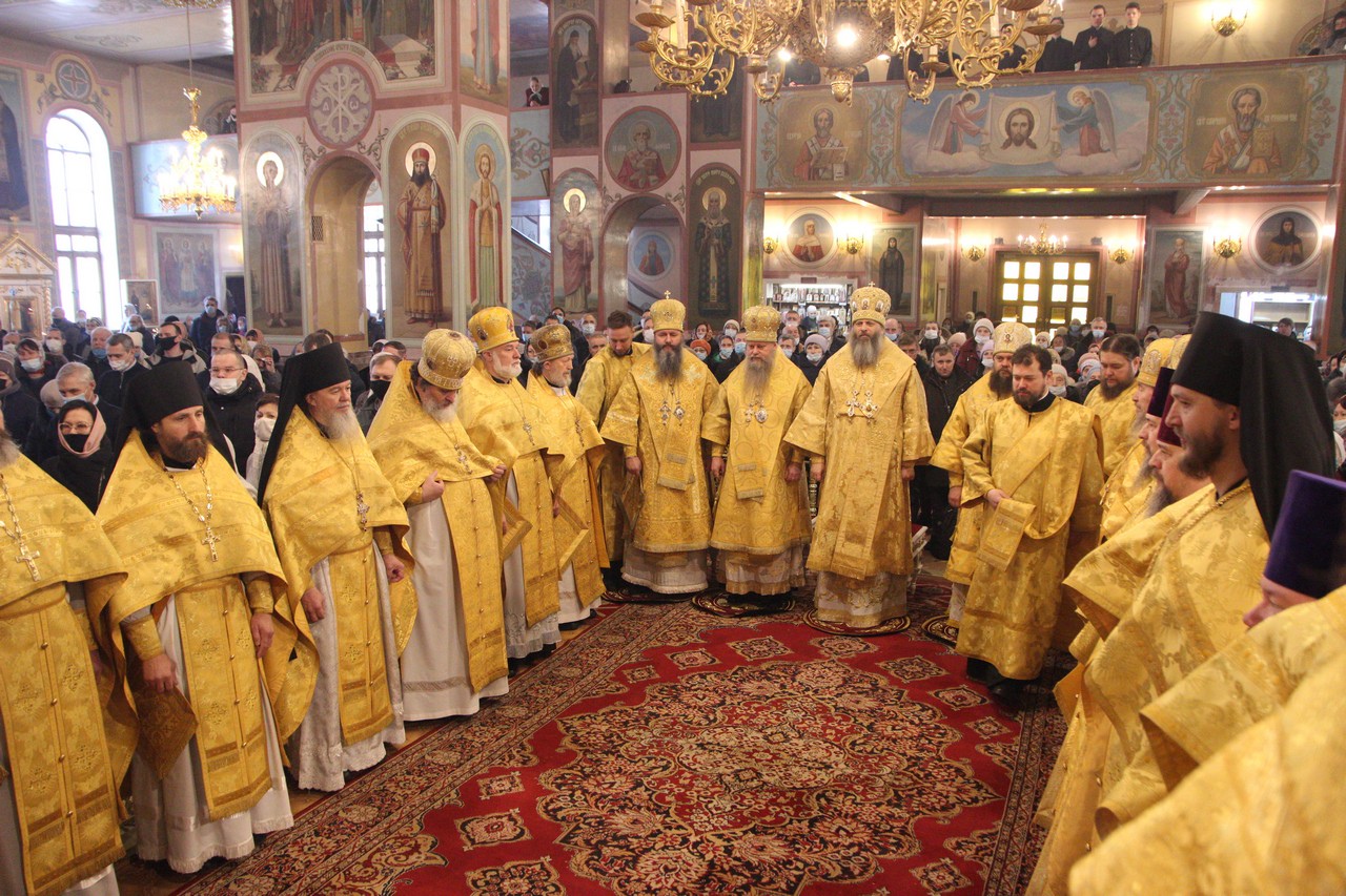 Митрополит Никодим: Все святые, в земле Новосибирской просиявшие, молите Бога о нас