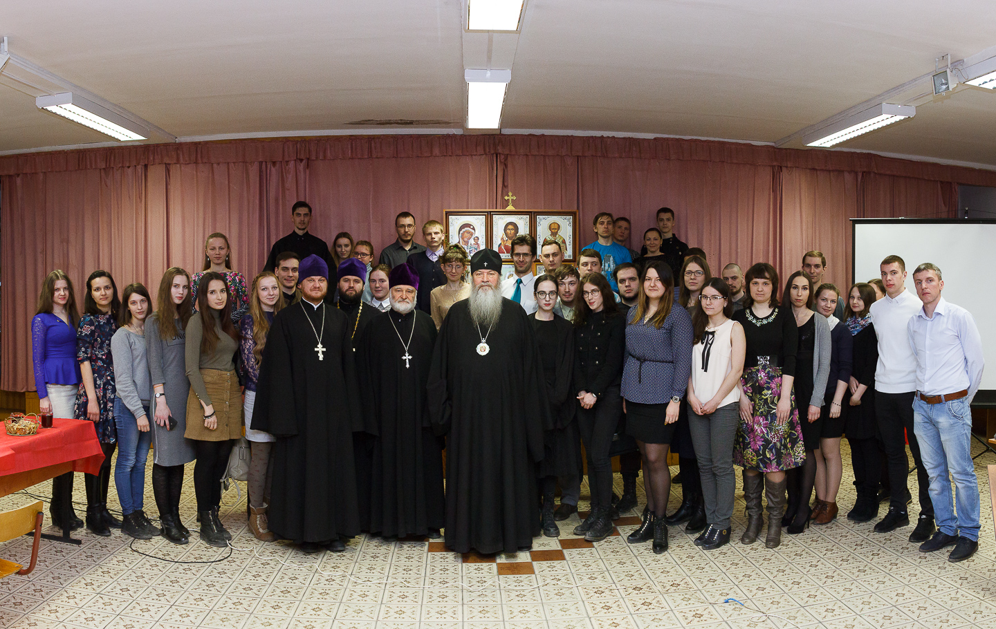 Митрополит Тихон провел встречу с православной молодежью Новосибирска