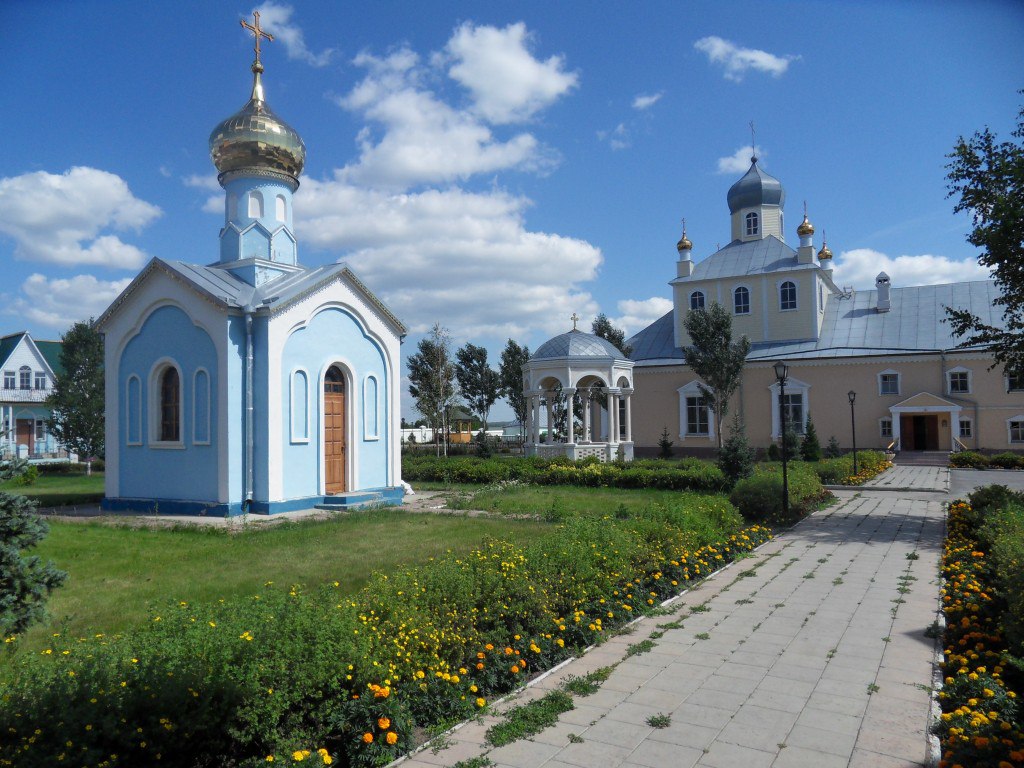 Монастыри Новосибирской митрополии в Покровском молодежном клубе