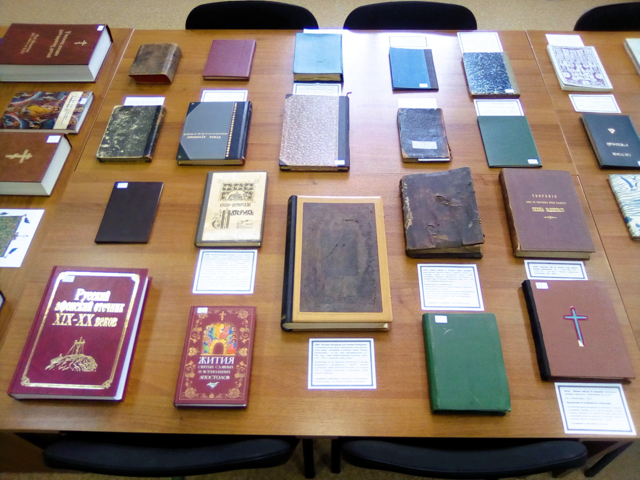  В честь Дня православной книги в библиотеке Семинарии проходит выставка старопечатных и редких книг